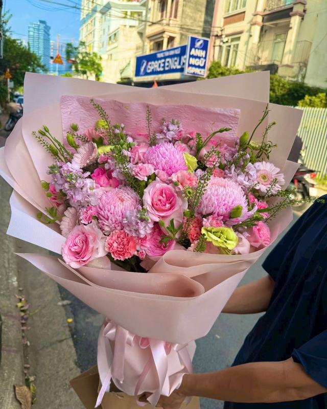Bó hoa hồng phối cúc hồng – Hẹn Ước