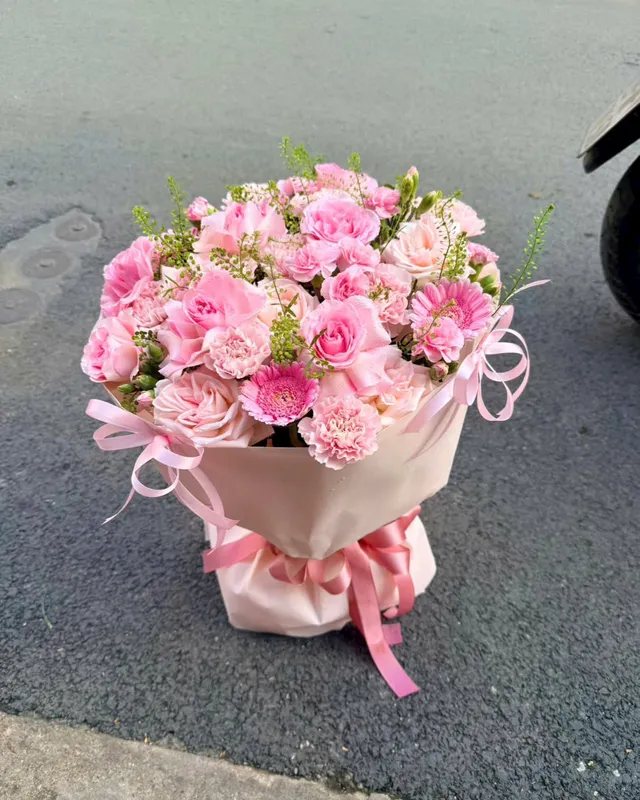 Bó hoa hồng phối đồng tiền hồng – Nhẹ Thương