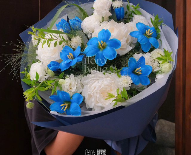 Bó hoa tươi xanh trắng, ảnh tham khảo từ FloraHolic