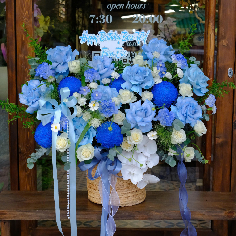 Bó hoa xanh phối hồng kem và lan trắng, ảnh mẫu FloraHolic