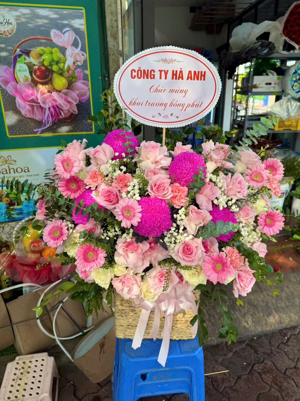 Giỏ hoa hồng đồng tiền hồng tông hồng nhạt, hồng đậm và trắng