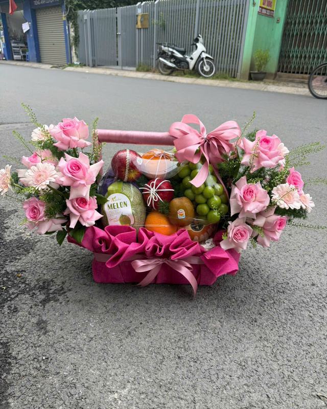 Giỏ trái cây phối hồng pastel – An Khang